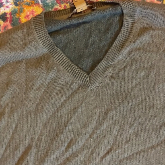 V neck sweater - Picture 4 of 4